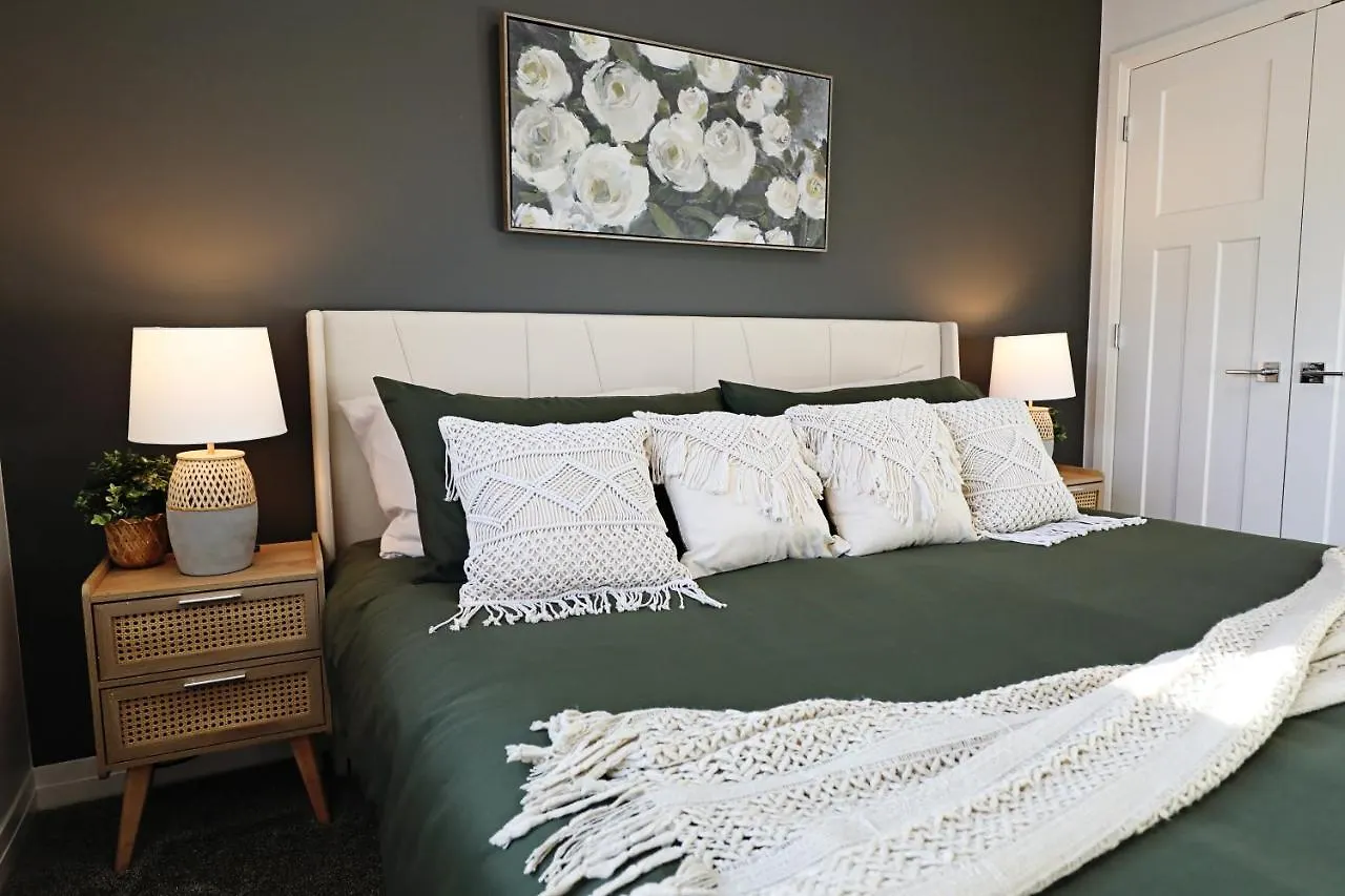 別荘 Three King Beds,Central A/C,Fireplace,Park,Disney+ エドモントン