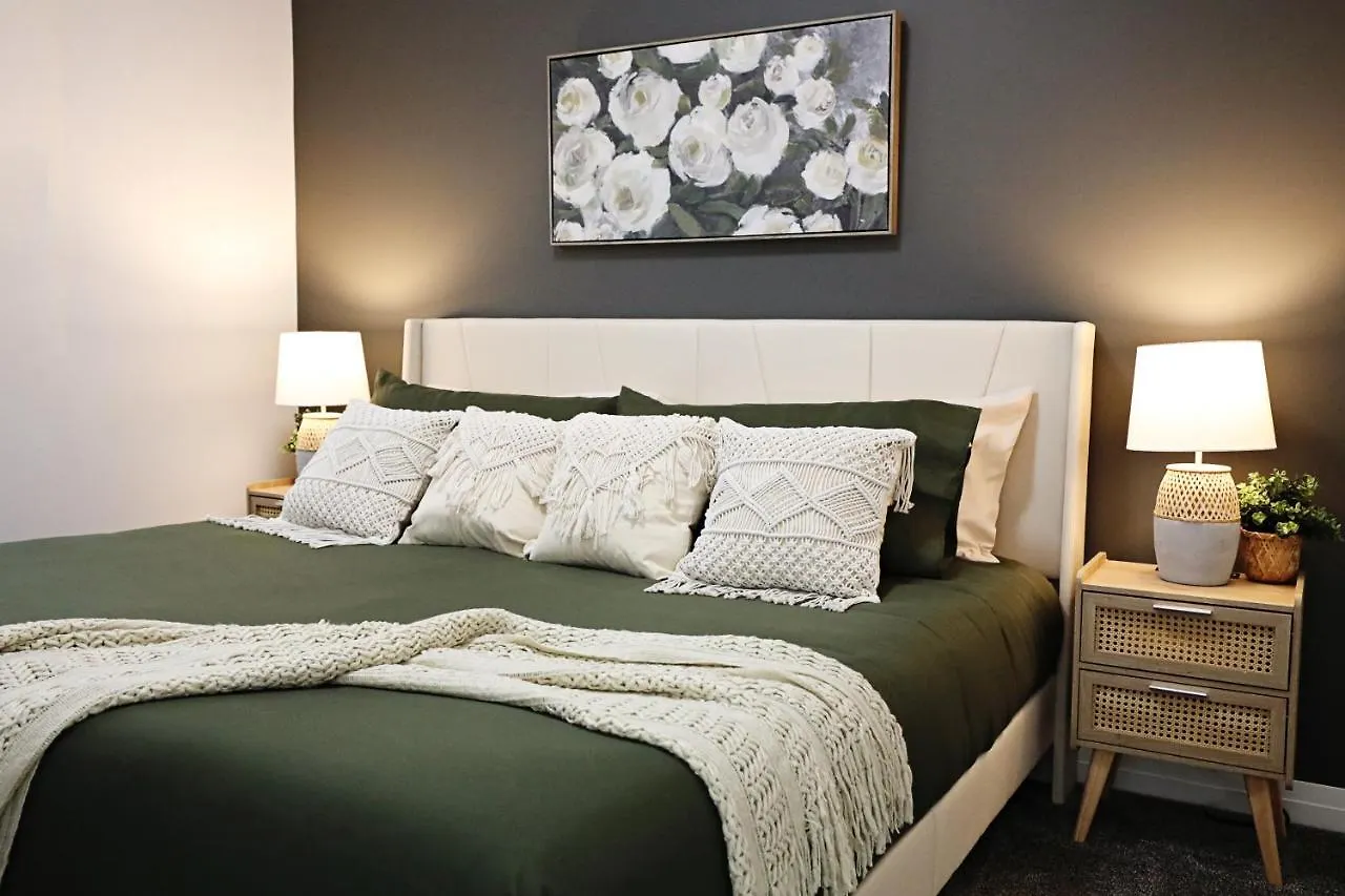 Three King Beds,Central A/C,Fireplace,Park,Disney+ エドモントン 0*,  カナダ