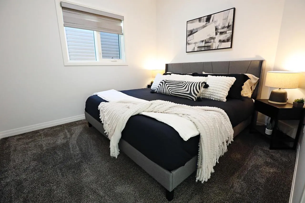 別荘 Three King Beds,Central A/C,Fireplace,Park,Disney+ エドモントン カナダ