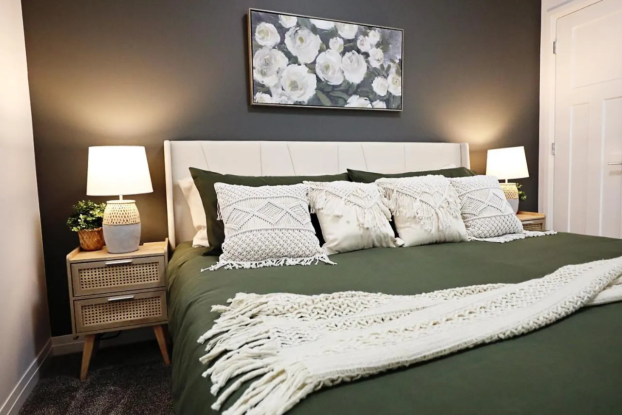 Three King Beds,Central A/C,Fireplace,Park,Disney+ エドモントン カナダ