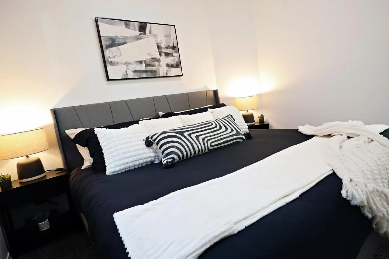 Three King Beds,Central A/C,Fireplace,Park,Disney+ エドモントン 0*,