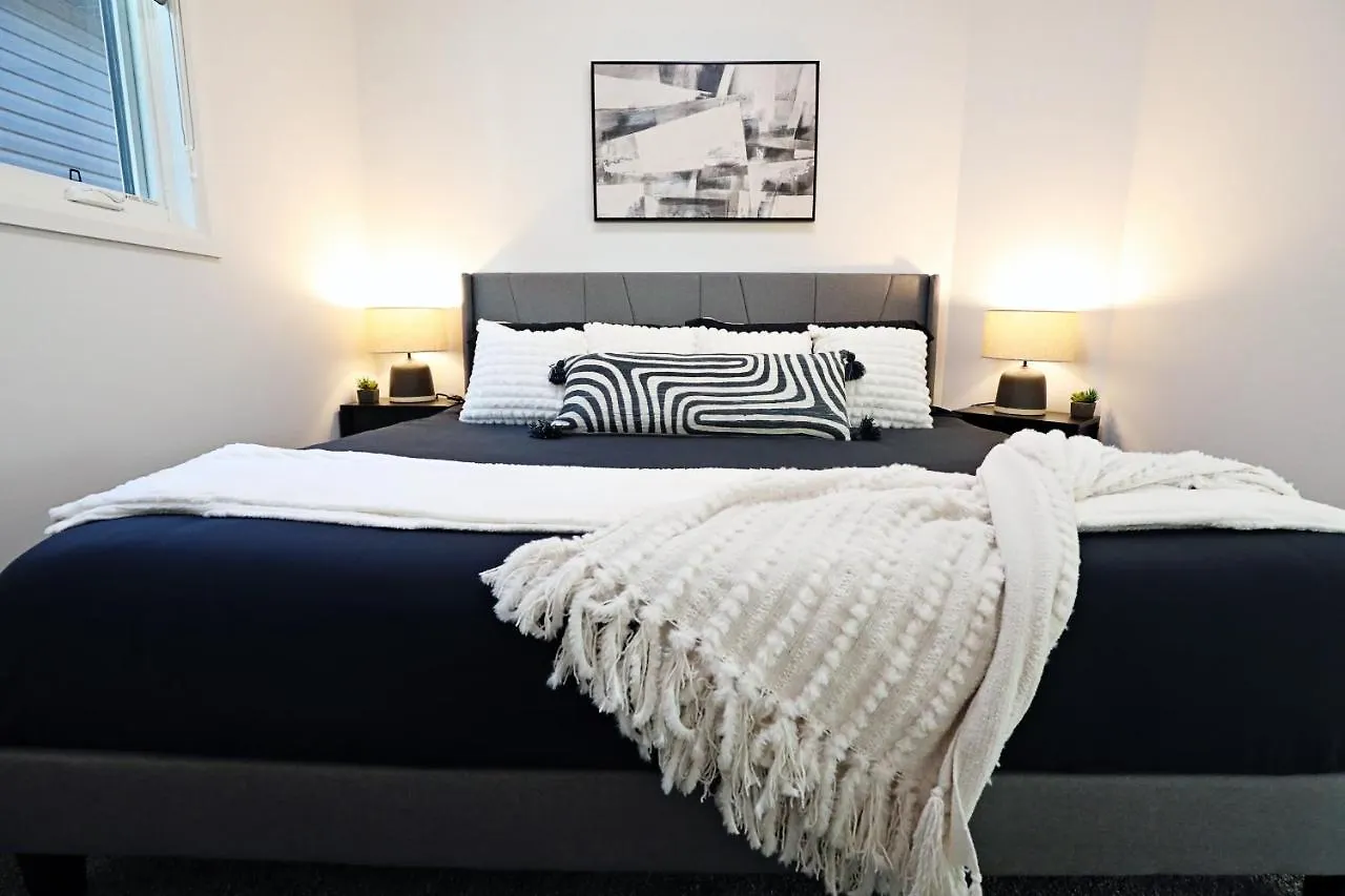 別荘 Three King Beds,Central A/C,Fireplace,Park,Disney+ エドモントン