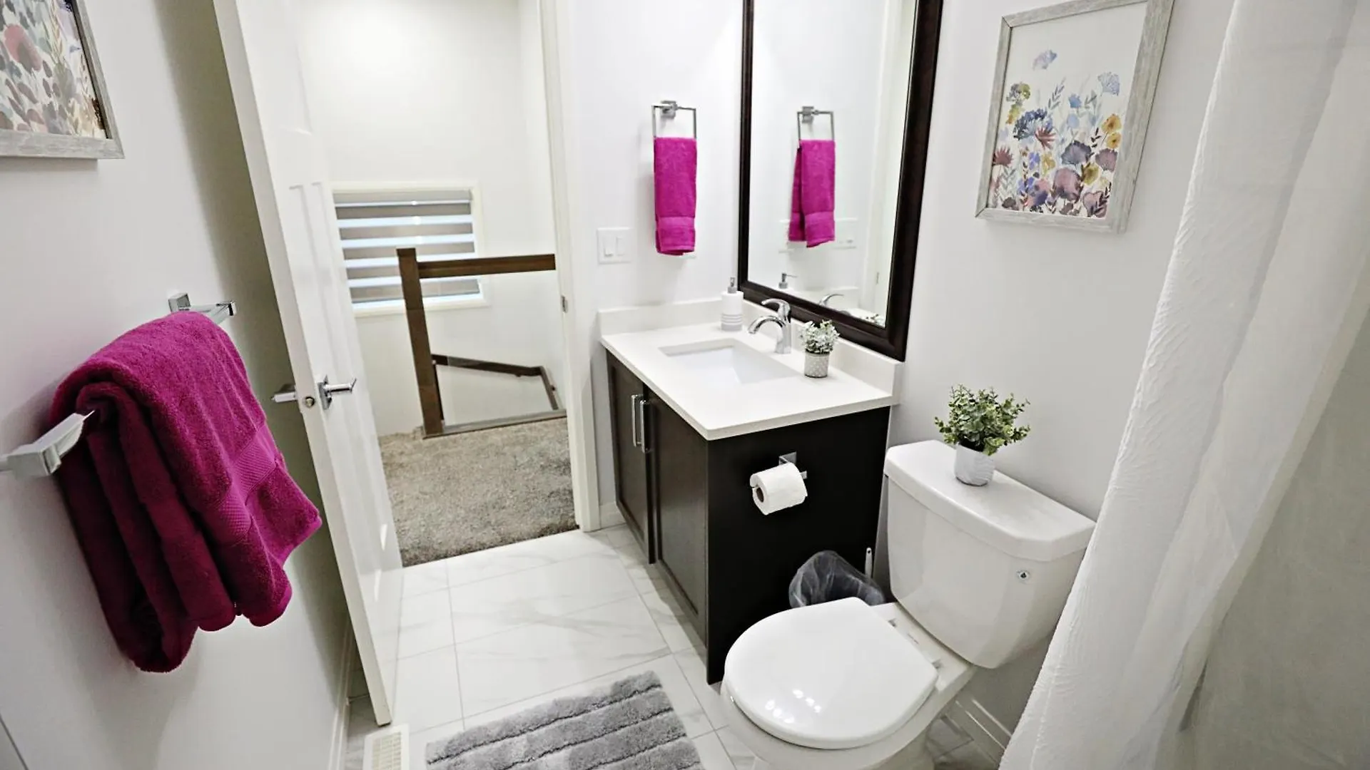 Three King Beds,Central A/C,Fireplace,Park,Disney+ エドモントン