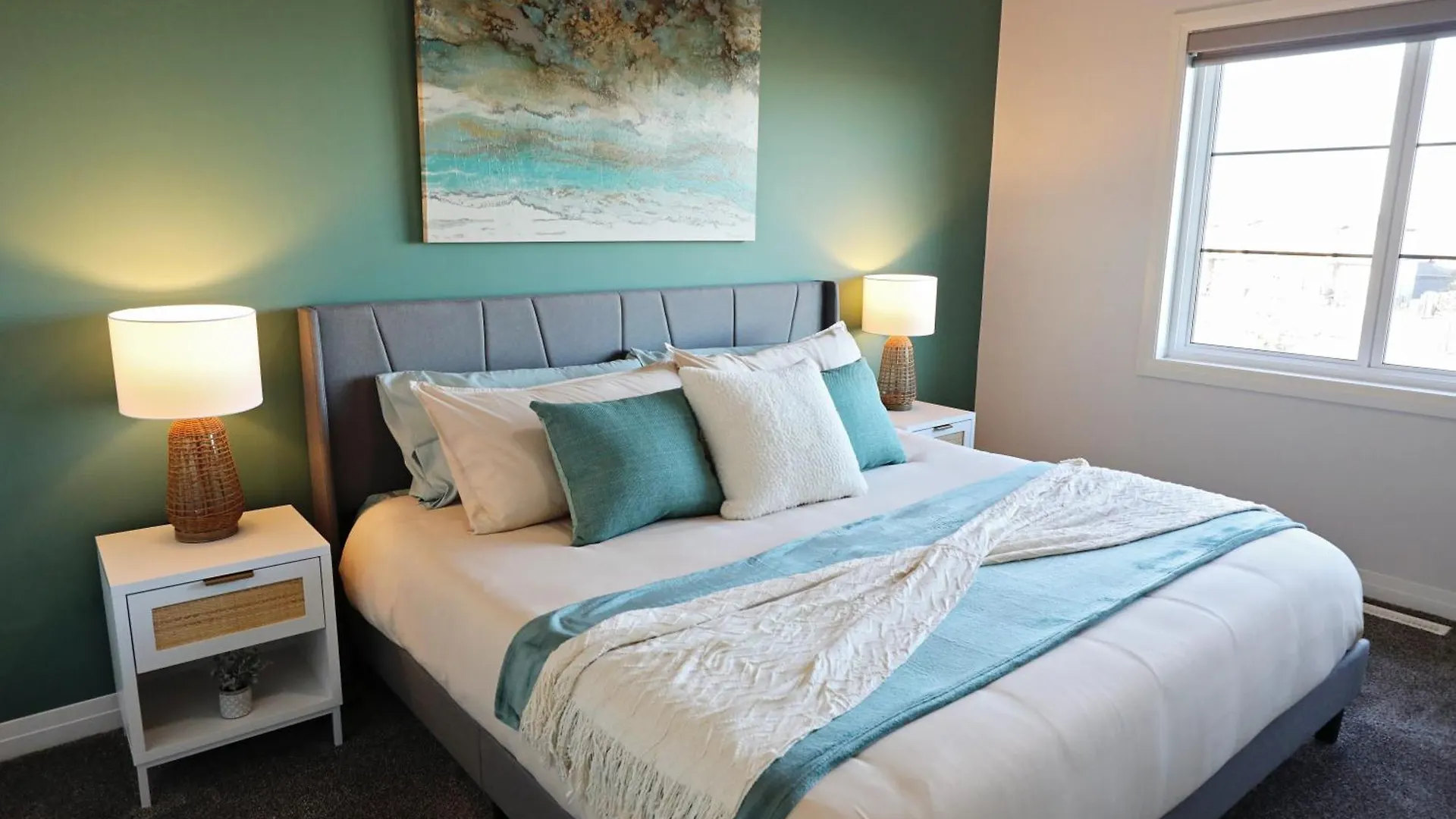 Three King Beds,Central A/C,Fireplace,Park,Disney+ エドモントン